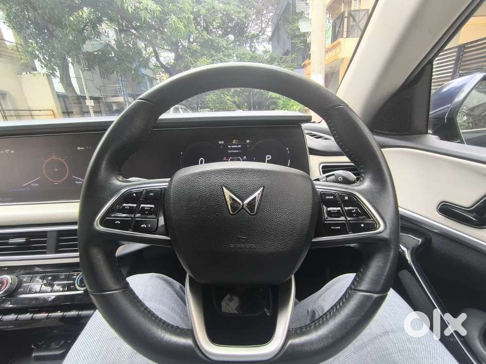 Mahindra Xuv700 2.0 Ax 7 Petrol At Str, 2022, Petrol