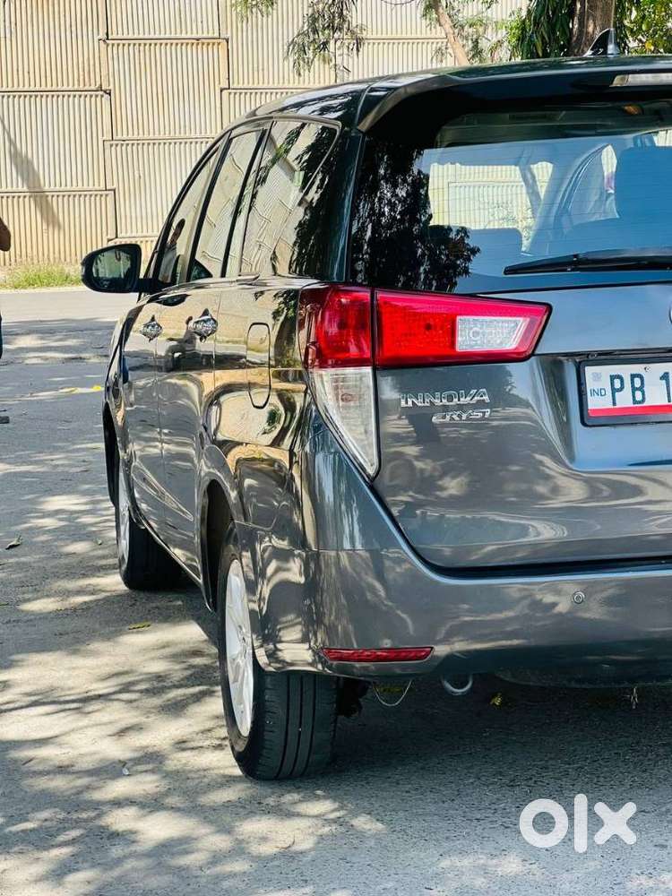 Toyota Innova Crysta 2.4 V 8 Str, 2016, Diesel