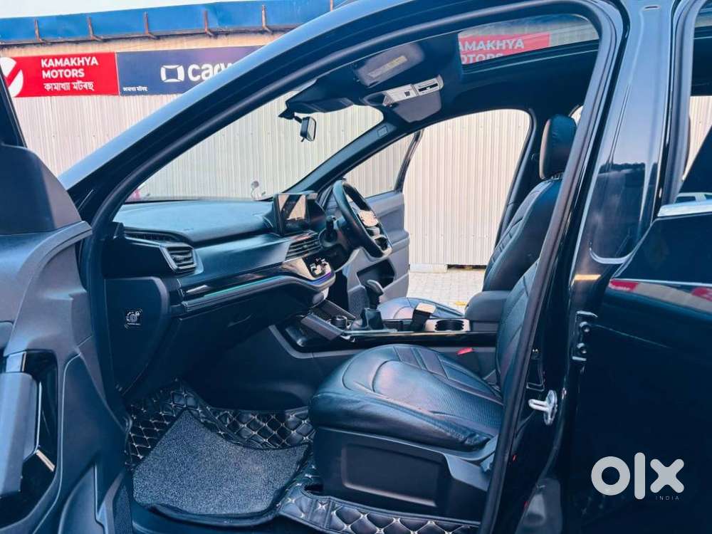 Tata Safari Pure Plus S Dark Edition, 2025, Diesel