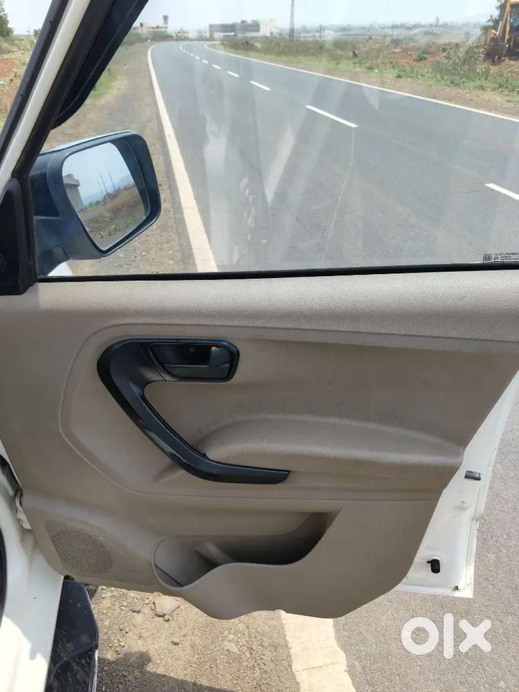 Mahindra Tuv 300 Plus