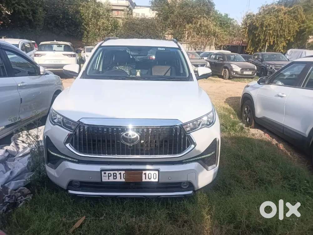 Toyota Innova Hycross 2025 Petrol 2000 Km Driven