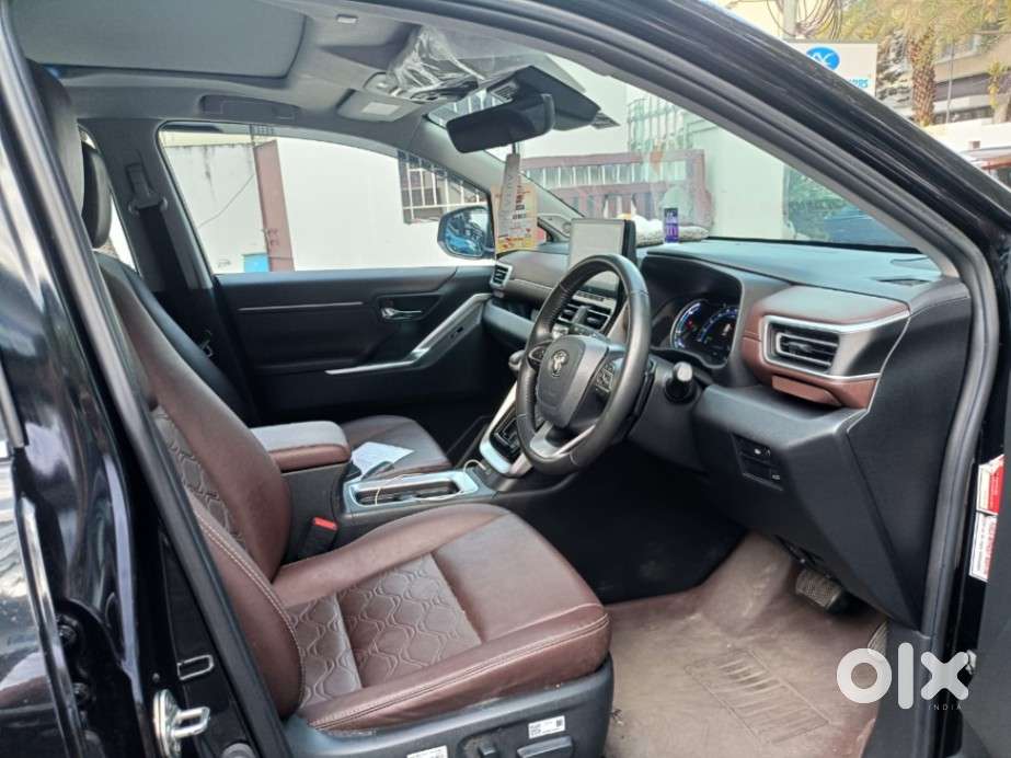 Toyota Innova Hycross 2.0 Zx Hybrid 7 Str, 2025, Petrol