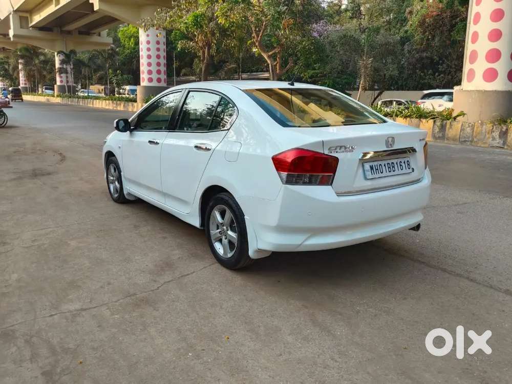 White Honda City Vmt