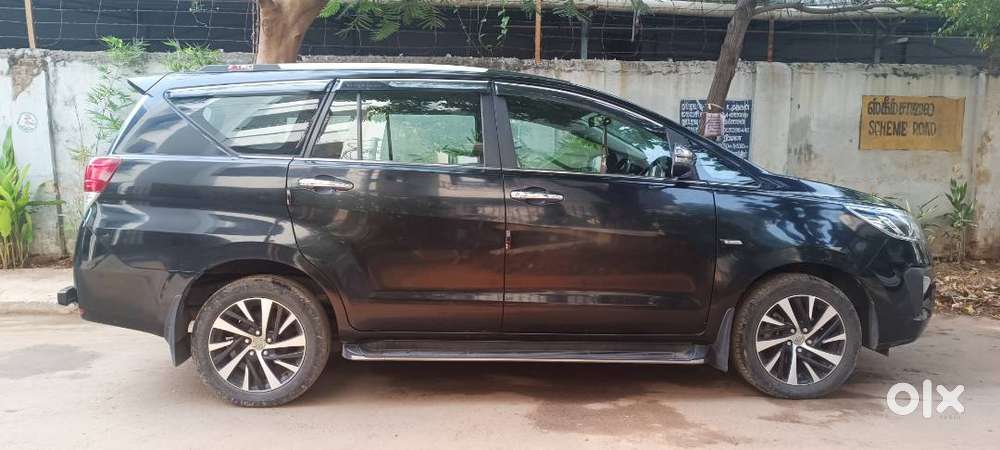 Innova Crysta Zx 2.4 Mt 2022-july #attitude Black