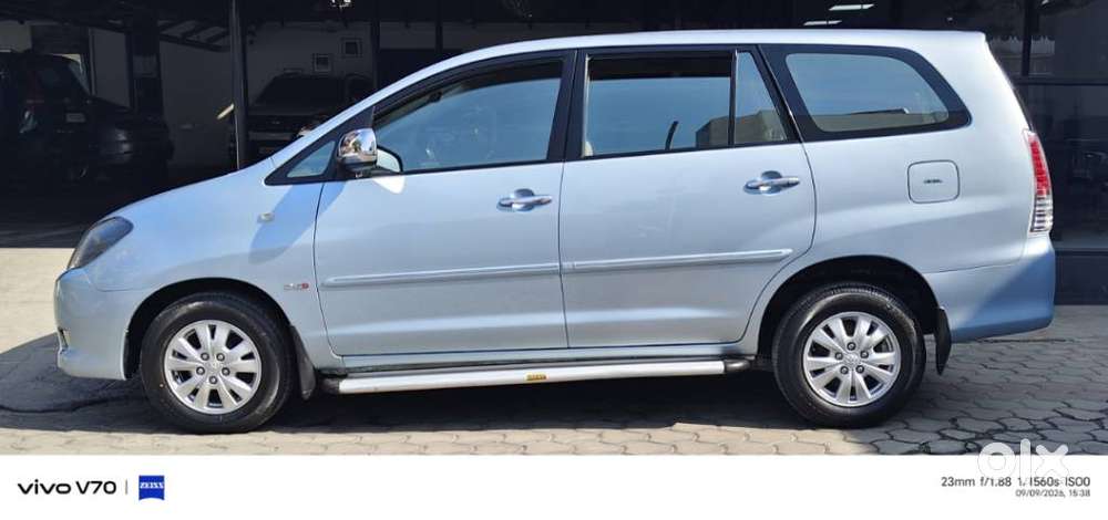 Toyota Innova 2.5 V Diesel 8-seater, 2011, Diesel