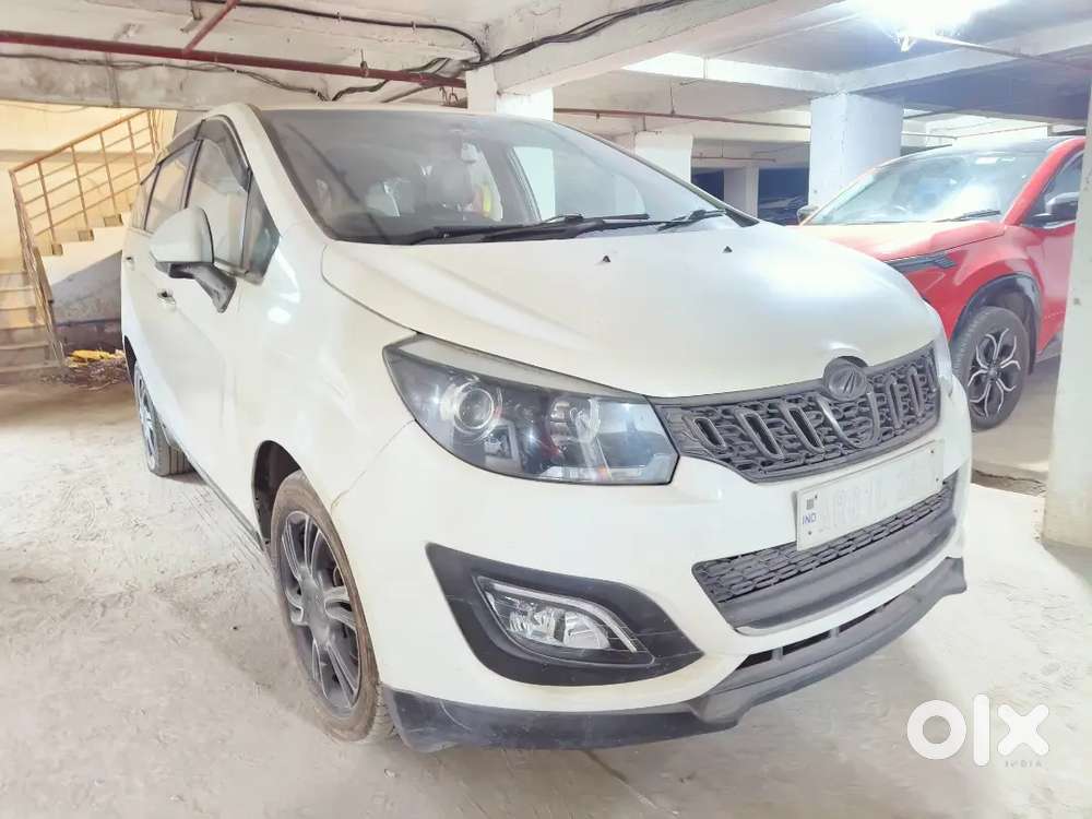 Mahindra Marazzo  M8 2018