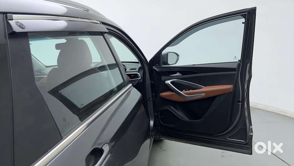 Mg Hector Plus 1.5 Sharp Turbo Cvt 6 Str, 2022, Petrol