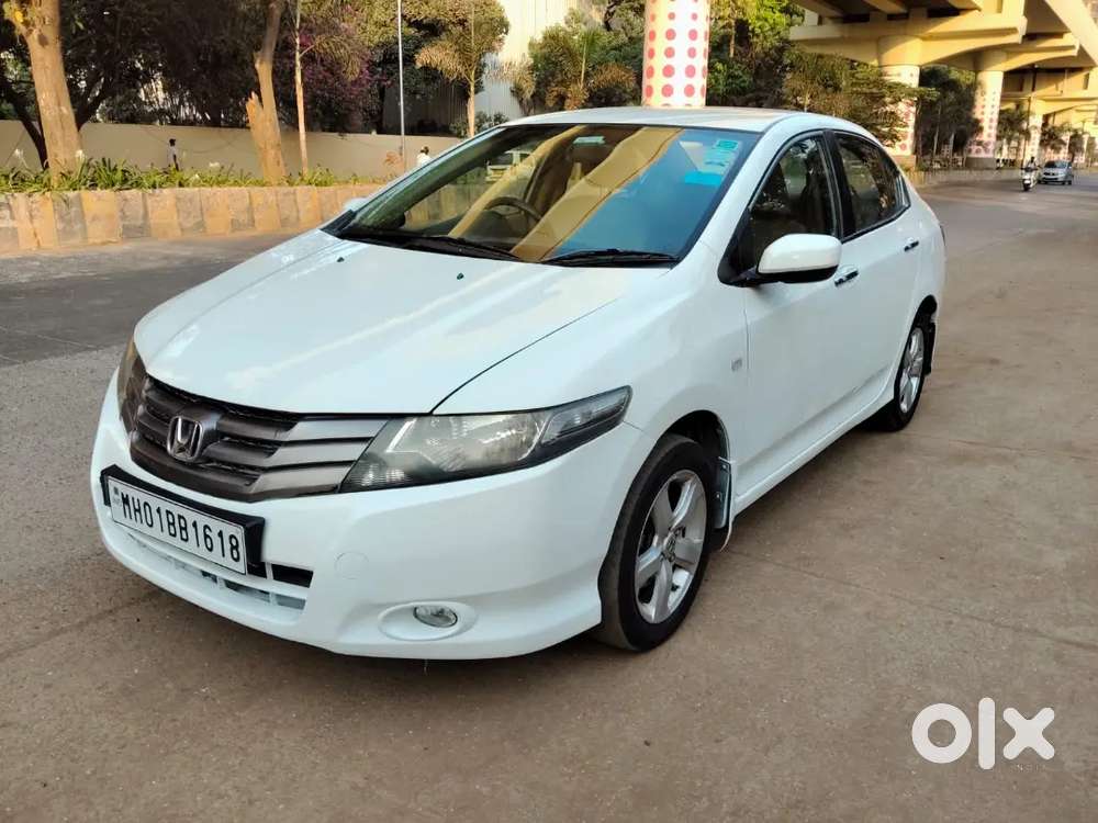 White Honda City Vmt