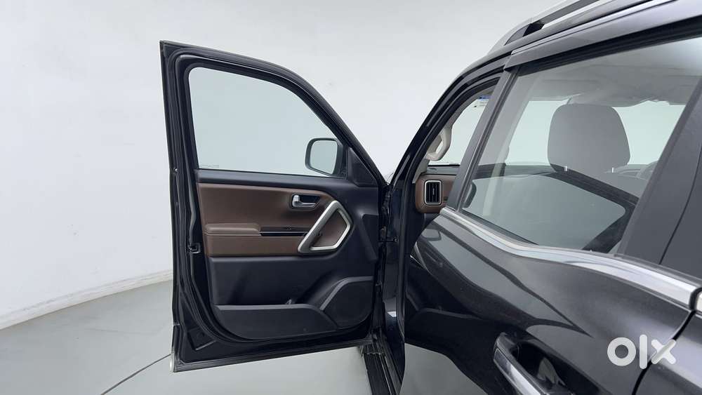 Mahindra Scorpio N Z8 Petrol At 7 Str, 2024, Petrol