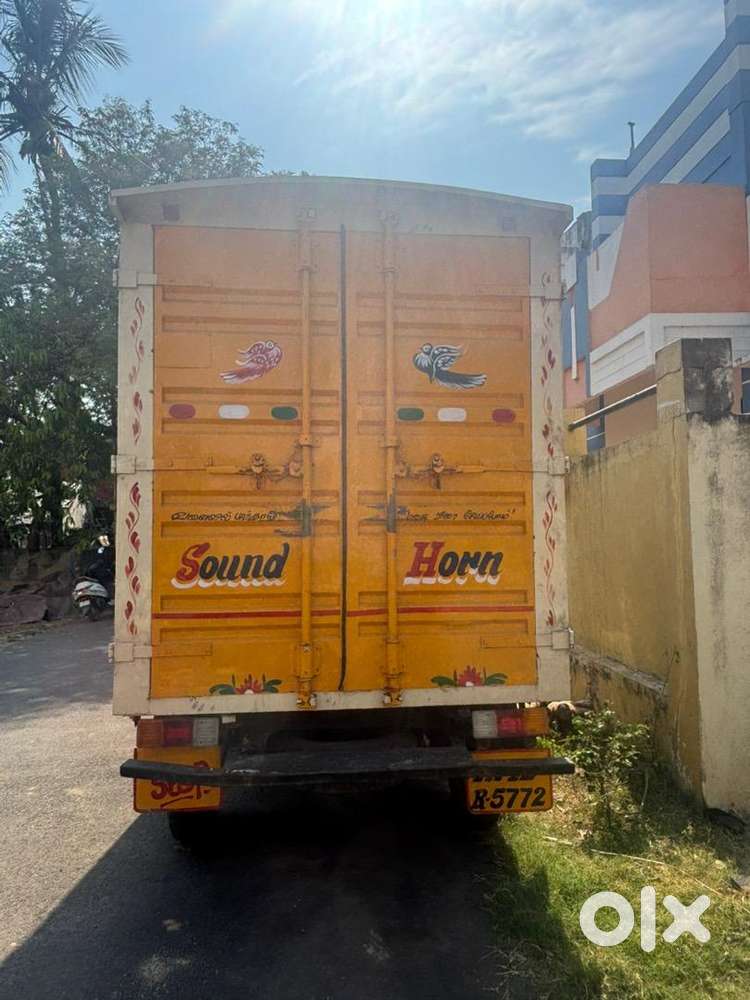 Ashok Leyland Stile 2016 Diesel 100000 Km Driven