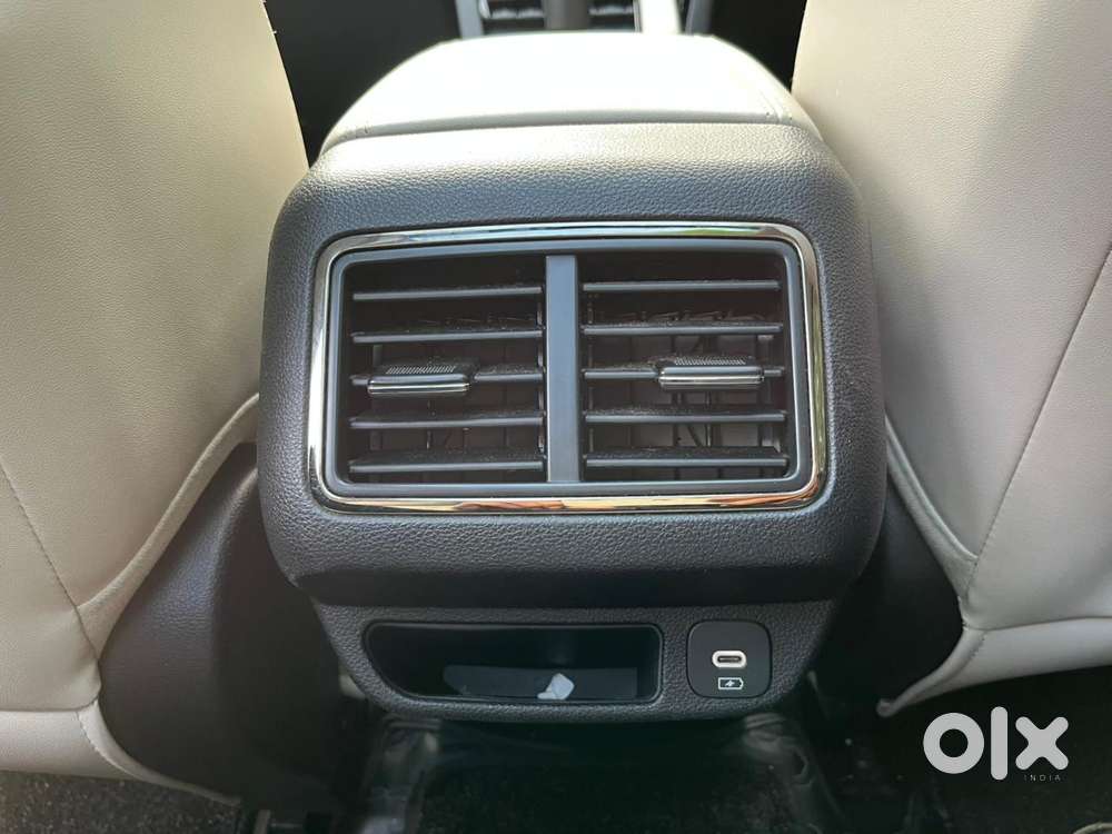 Mahindra Xuv700 2.0 Ax 7 Petrol Mt Str, 2022, Petrol