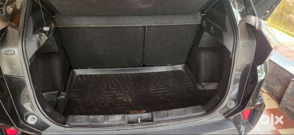 Nexon Petrol Automatic Dark Edition