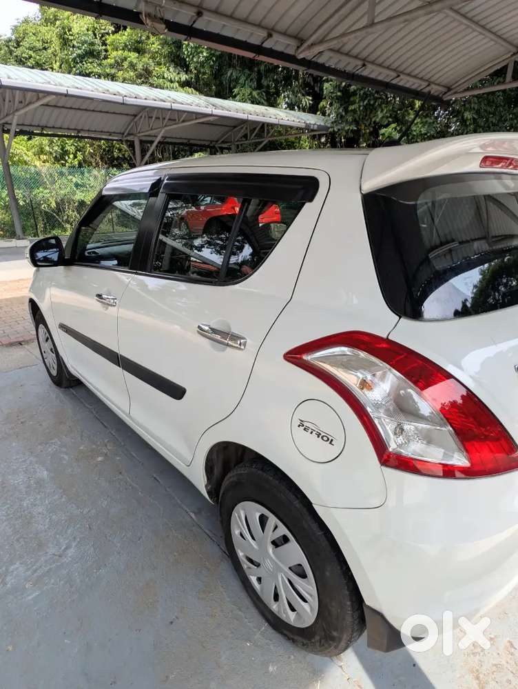 Maruti Suzuki Swift (2015) - Transfer Sale  Maruti Service Maintained