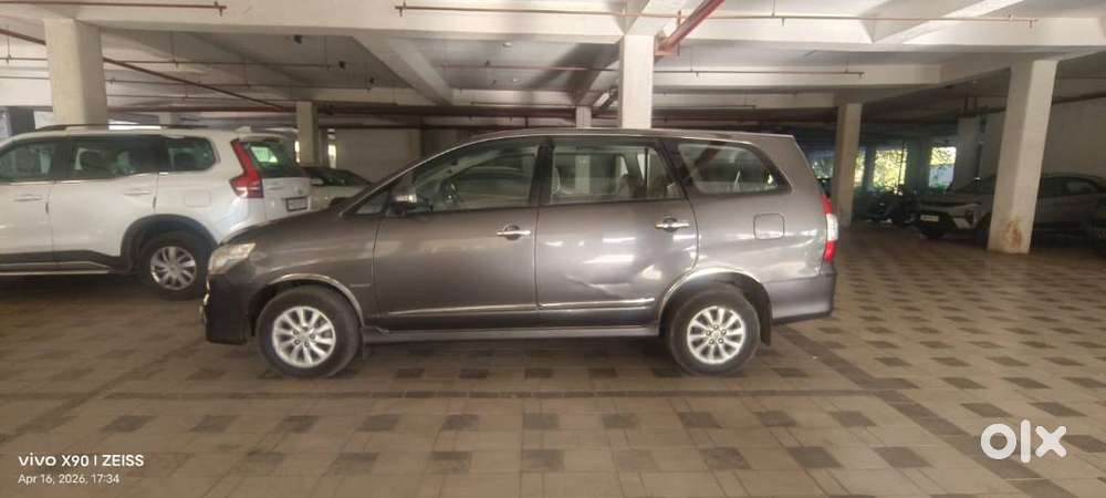 Innova 2014 2.5 V 8 Seater For Sale