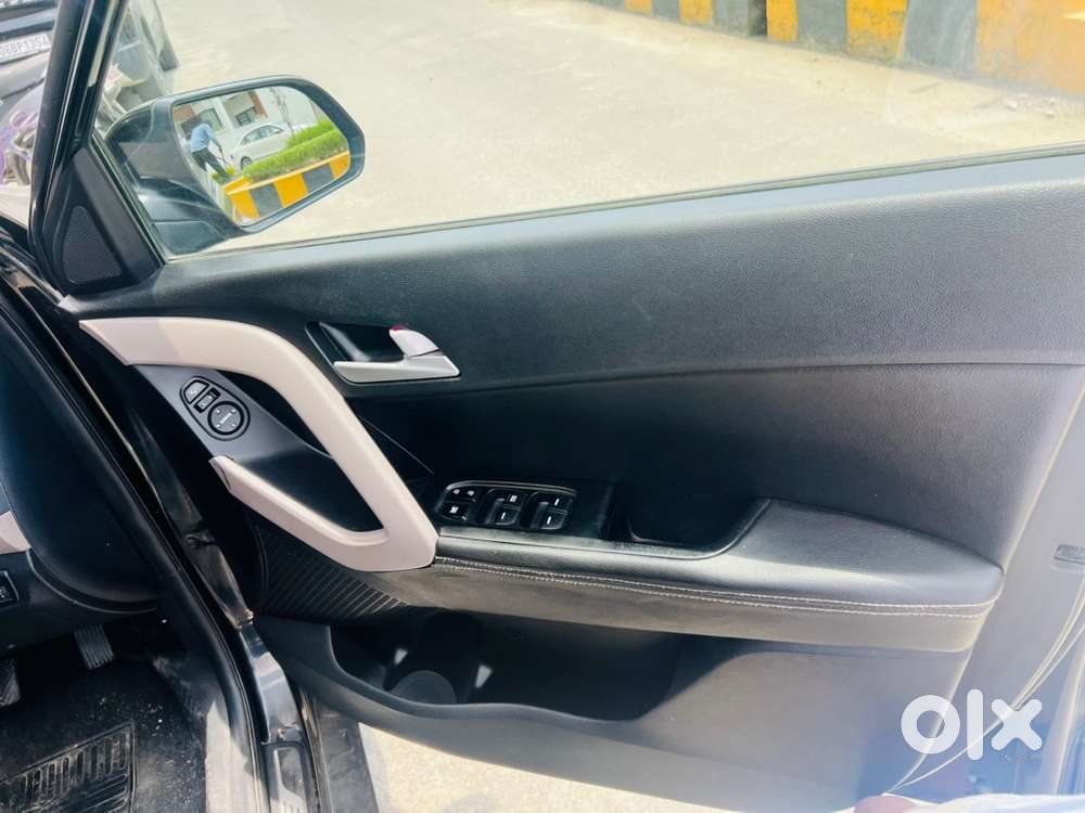 Hyundai Creta Black Top Model + Sunroof