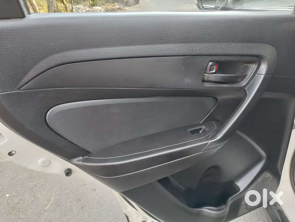 Maruti Suzuki Brezza 1.5 Lxi Smart Hybrid, 2022, Petrol