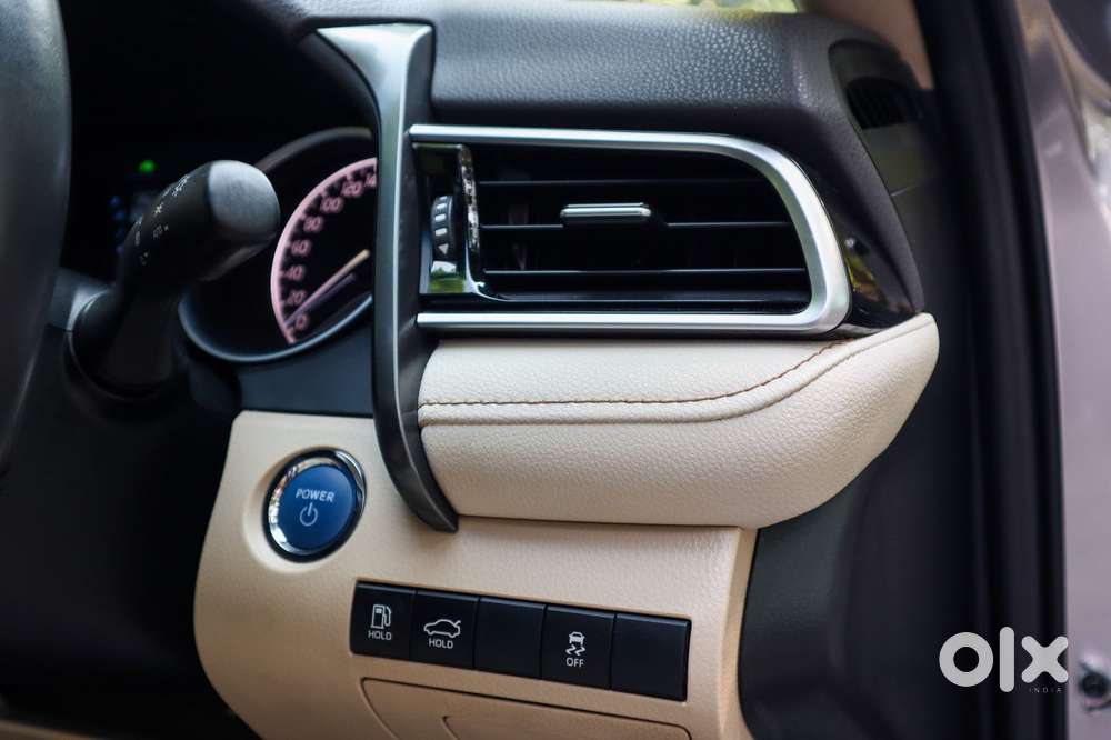 Toyota Camry Hybrid, 2024, Petrol