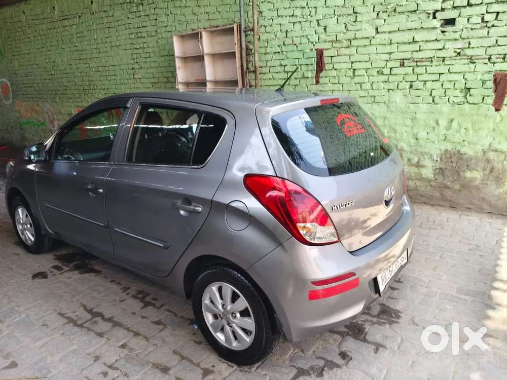 I20 Petrol Sportz (80k Accessories Installed With Cng )