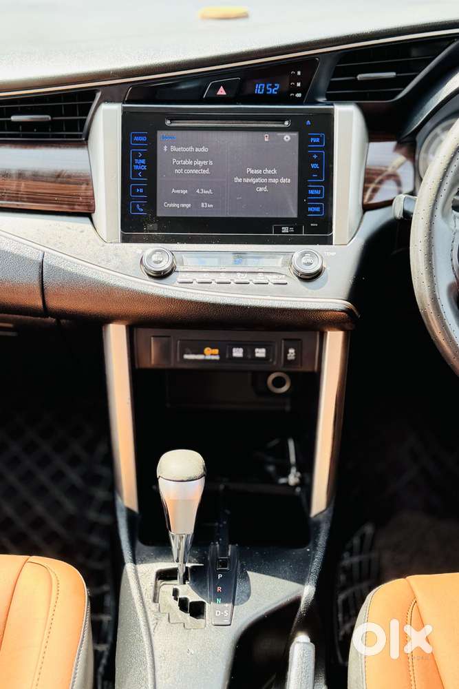 Toyota Innova Crysta 2.8 Zx At 7 Seater, 2016, Diesel