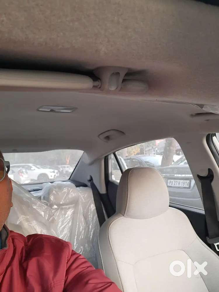 Hyundai Aura 2025 Cng & Hybrids 4000 Km Driven