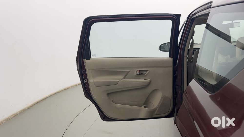 Maruti Suzuki Ertiga Zxi Plus At Shvs, 2022, Petrol