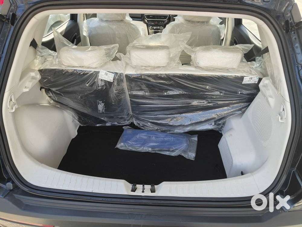 Mahindra Xuv 3xo Ax7l 1.2 Petrol At (pg), 2026, Petrol