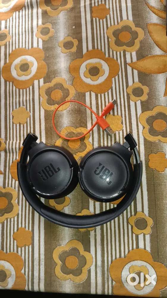 JBL headphone