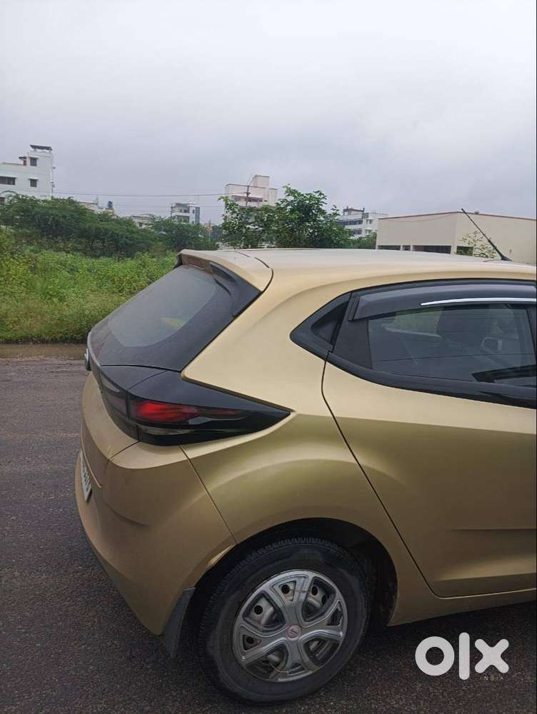 Tata Altroz Xe Petrol
