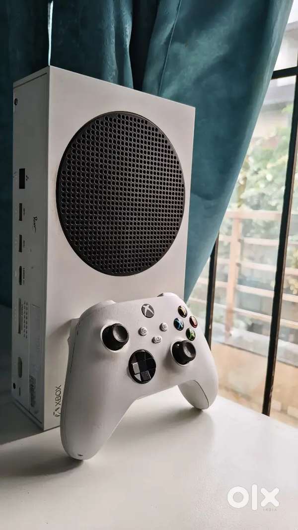 Xbox Series S  Your Portal to Unmatched Gaming Realms