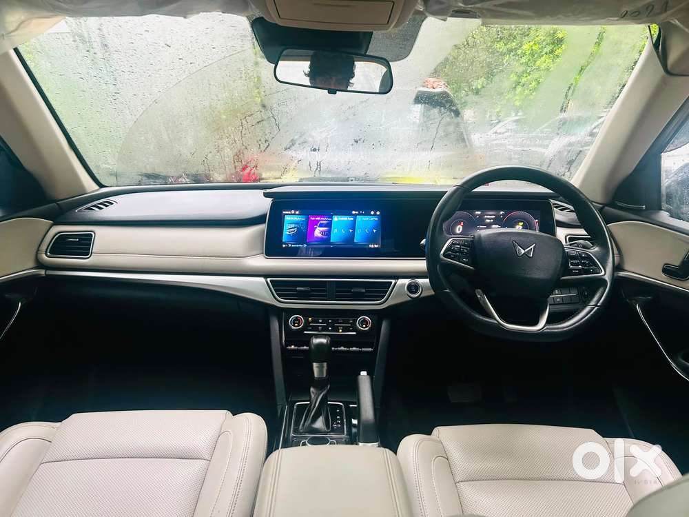 Mahindra Xuv700 2.0 Ax 7 Petrol At Str, 2022, Petrol
