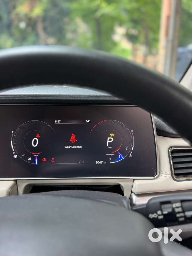 Mahindra Xuv700 2.0 Ax 7 Petrol At Str, 2024, Petrol