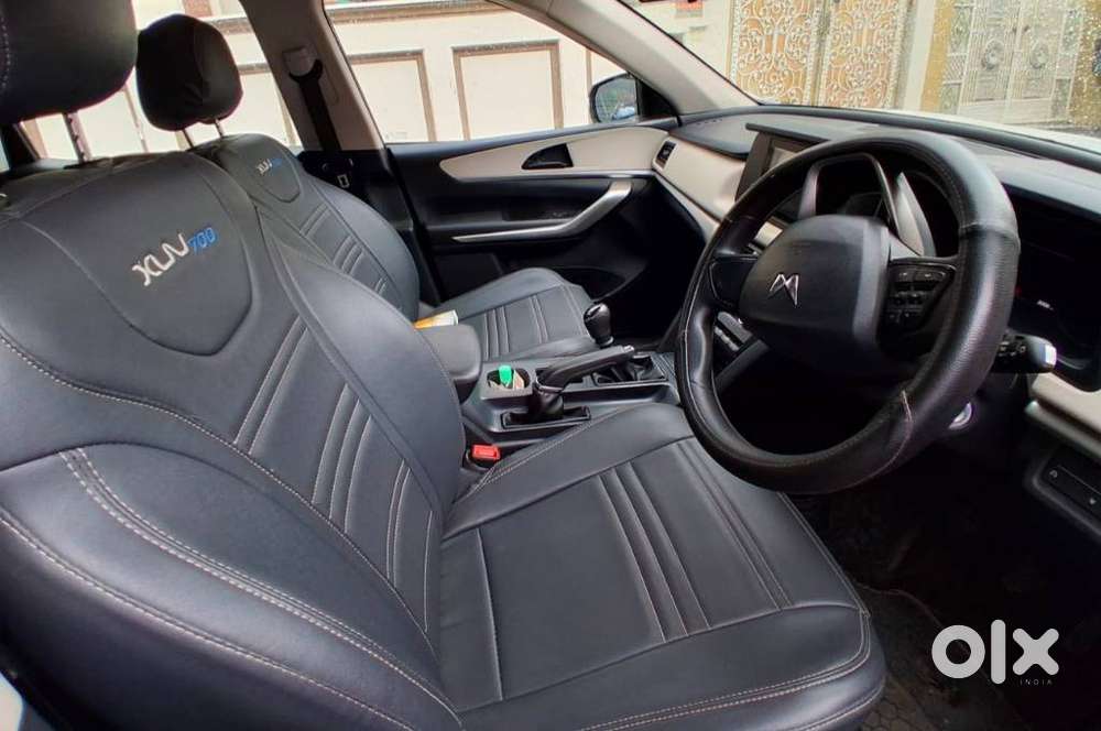 Mahindra Xuv700 2.0 Mx Petrol Mt 5 Str, 2023, Petrol
