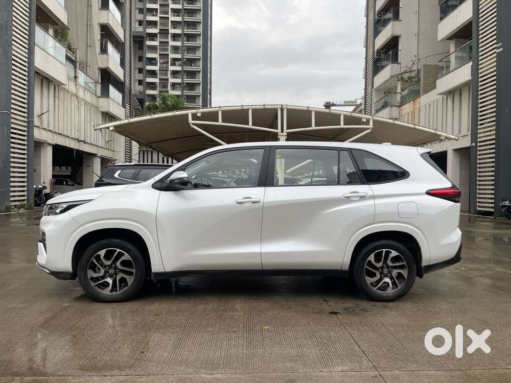Toyota Innova Hycross 2.0 Vx Hybrid 8 Str, 2023, Cng & Hybrids
