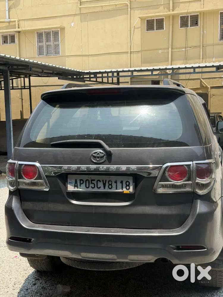 Toyota Fortuner 2015 Diesel 180000 Km Driven
