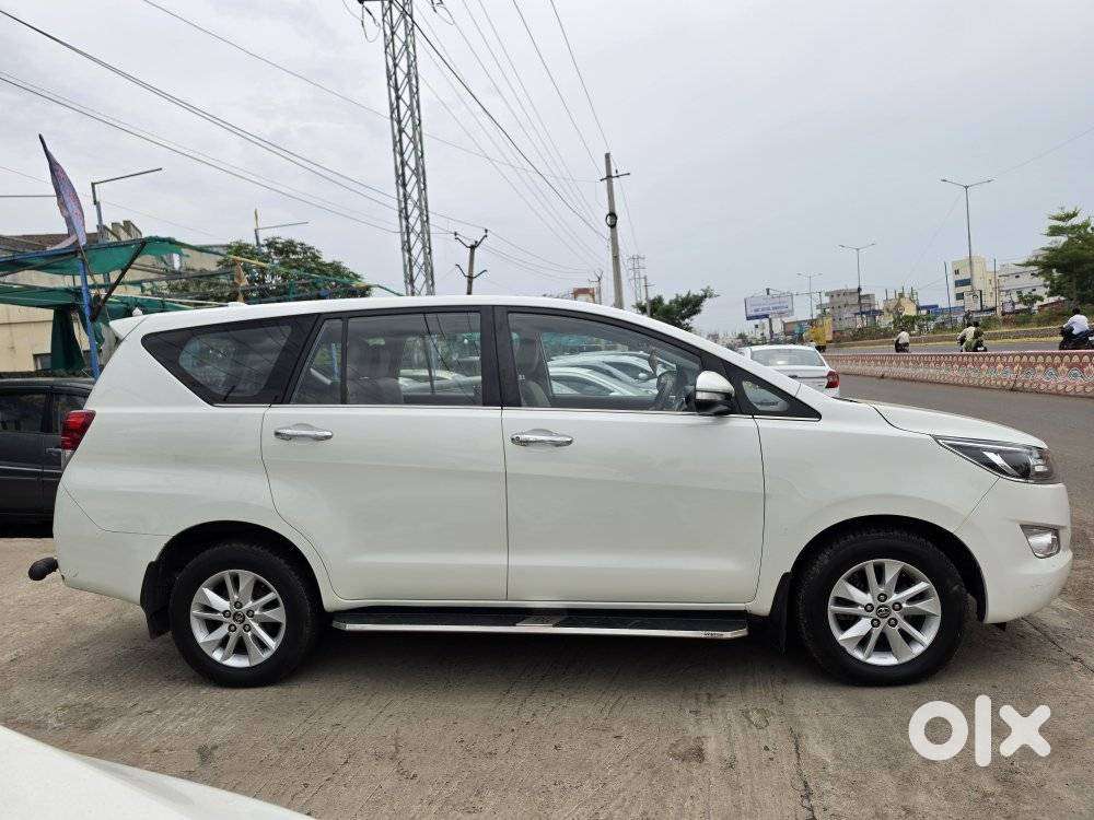 Toyota Innova Crysta 2.4 V 8 Str, 2017, Diesel