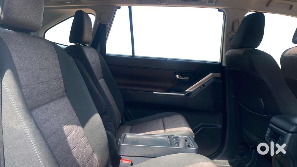 Toyota Innova Hycross 2.0 Vx Hybrid 7 Str, 2023, Petrol