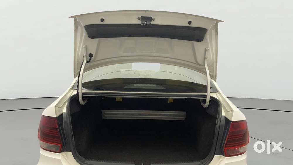 Volkswagen Vento 1.6 Highline, 2016, Petrol