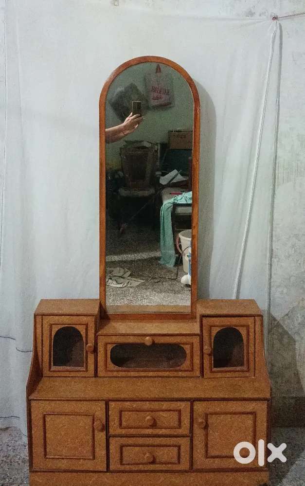 Dressing table