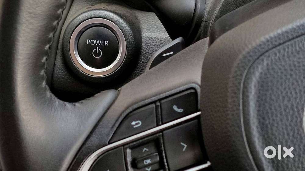 Toyota Innova Hycross