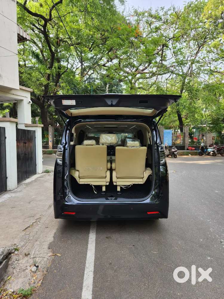 Toyota Vellfire 2.5 Executive Lounge, Petrol, 2020