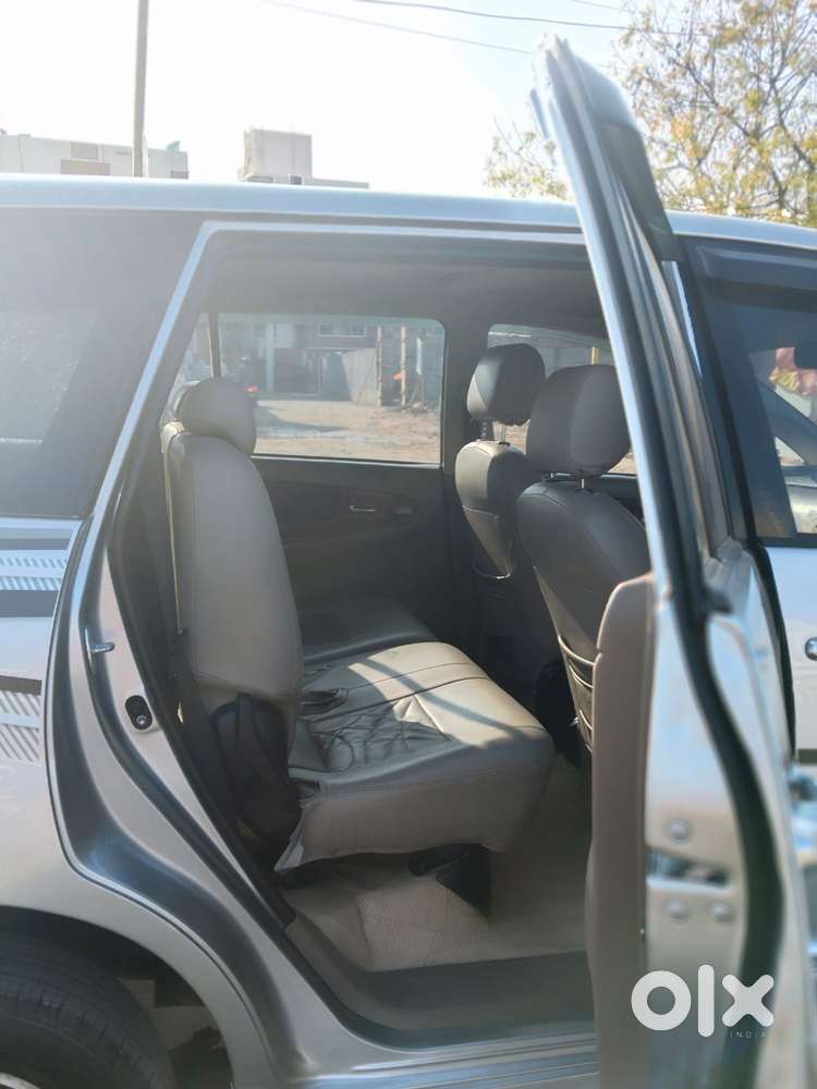Toyota Innova 2.5 Vx 8 Seater Bs Iv, 2015, Diesel