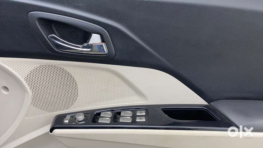 Mahindra Xuv300 W8, 2021, Petrol