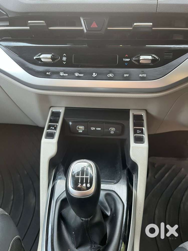 Kia Carens 1.5 Prestige Plus 7 Str Imt, 2023, Petrol
