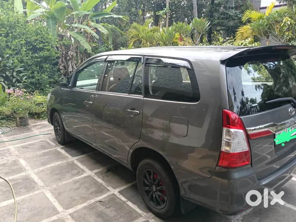 Toyota Innova 2.5 G4 Diesel 8 Seater 2010 Model Grey Mica - Negotiable