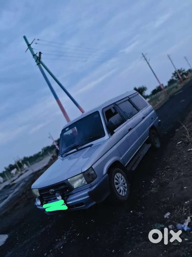 Toyota Qualis.