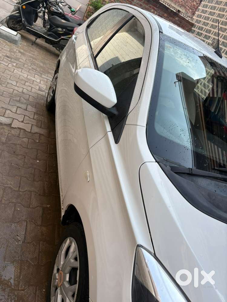Tata Tiago Petrol 2016