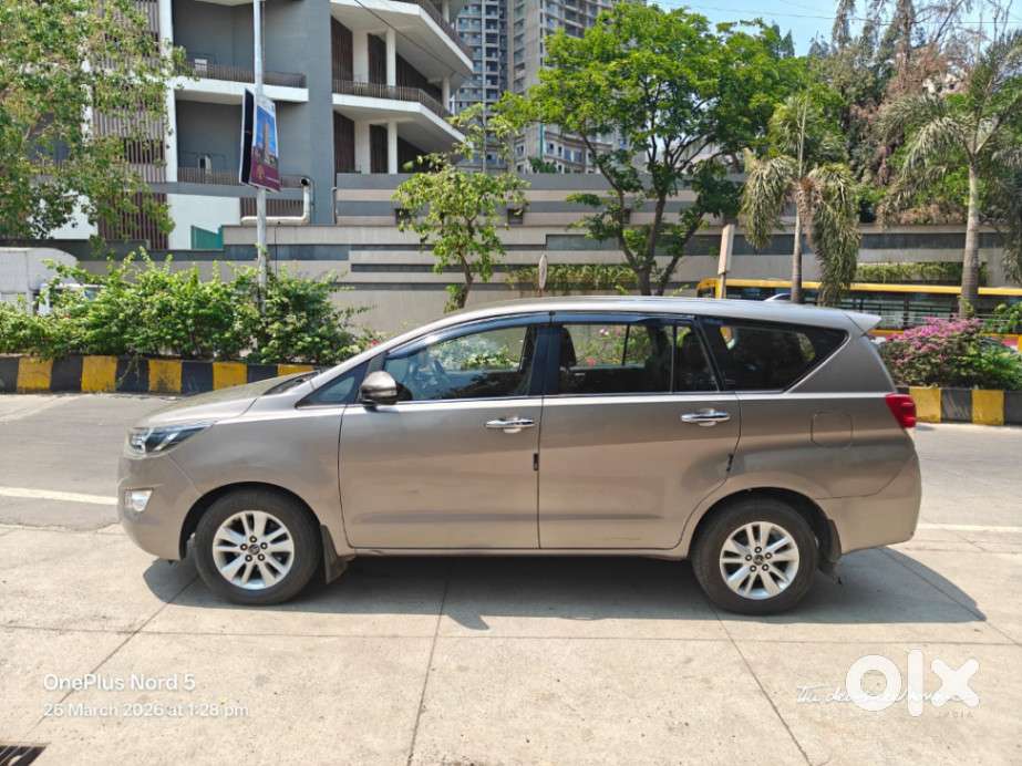 Toyota Innova Crysta 2.4 V 8 Str, 2017, Diesel