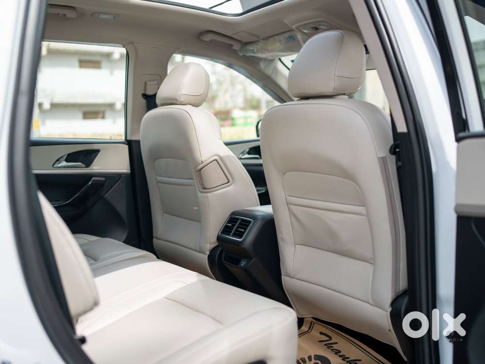 Mahindra Xuv700 2.0 Ax 7 Petrol At Luxury Pack Str, 2025, Petrol