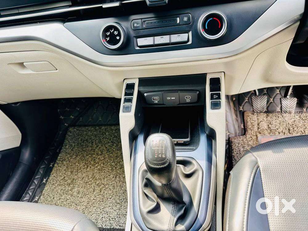 Kia Carens G 1.5 6mt Premium (o) 7-seater, 2024, Petrol