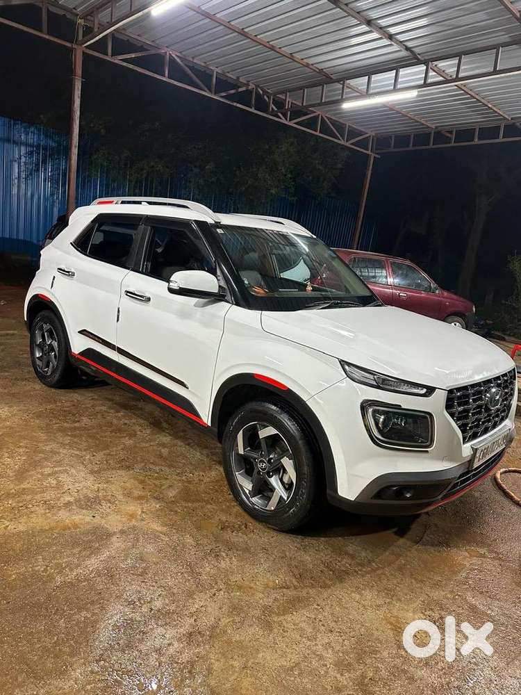 Hyundai Venue  2020 Petrol Well Maintained
